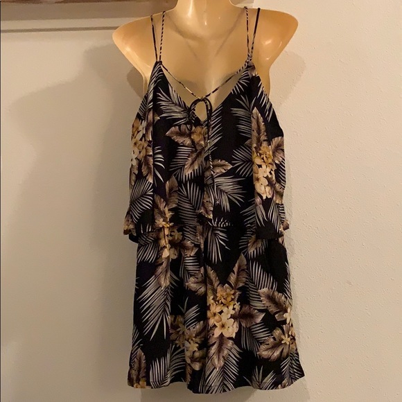 NEW Black floral romper - Picture 4 of 8
